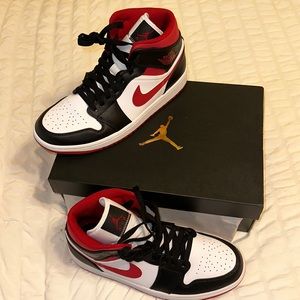 Air Jordan 1 Mid